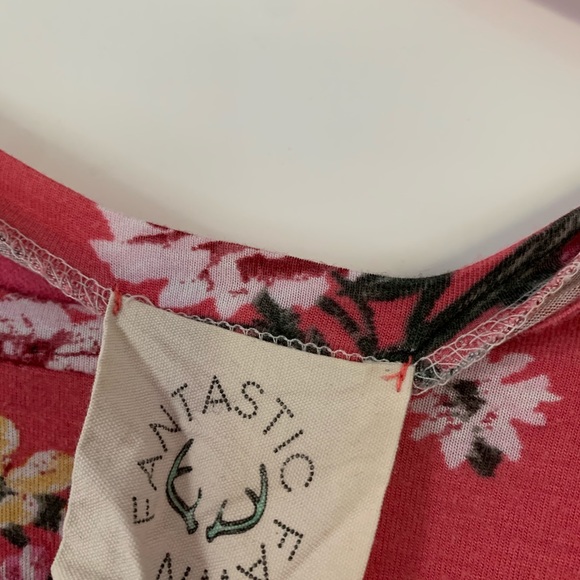 Pretty Floral top. Fantastic Fawn. Very soft and comfortable. - Picture 6 of 7
